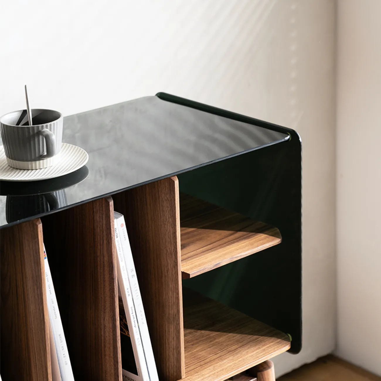 Мини шкаф для журналов из массив дерева WOODSTIK 35637-29