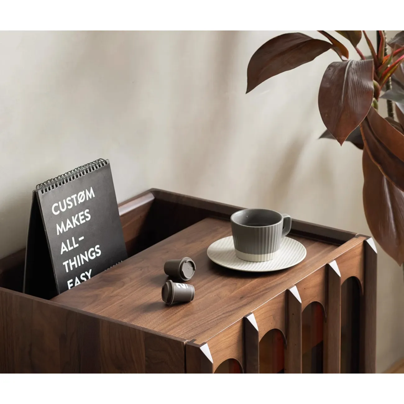 Современная тумбочка с колесиками WOODSTIK 35641-29 Современная тумбочка с колесиками WOODSTIK 35641-29