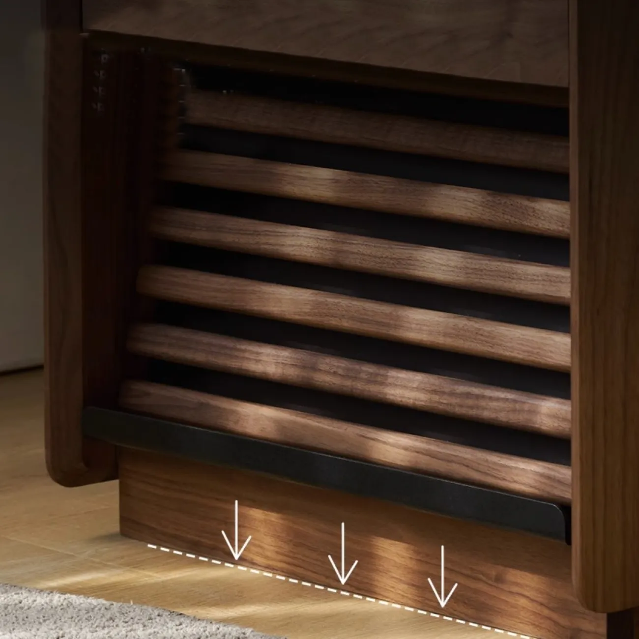 Прикроватная тумбочка из черного ореха с лампой WOODSTIK 35643-29