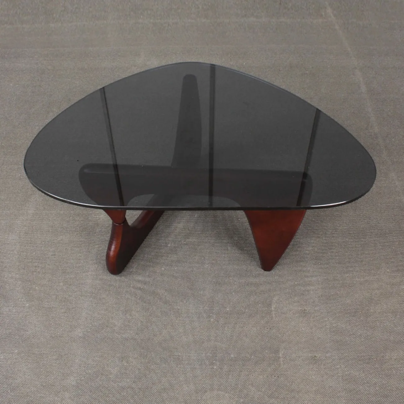 Стеклянный журнальный столик Noguchi Yong Стеклянный журнальный столик Noguchi Yong