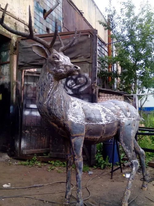 Кованая скульптура Лесной олень736-1599.4565217391